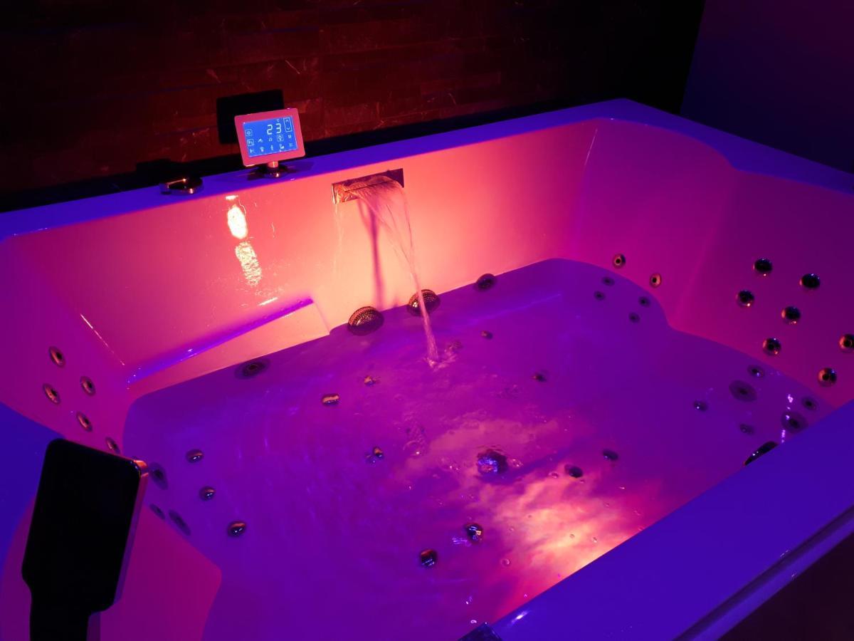 Spa Privatif Love Room, Le Hammam Et Bulles, Chez Nuits Chartraines Chartres Ngoại thất bức ảnh
